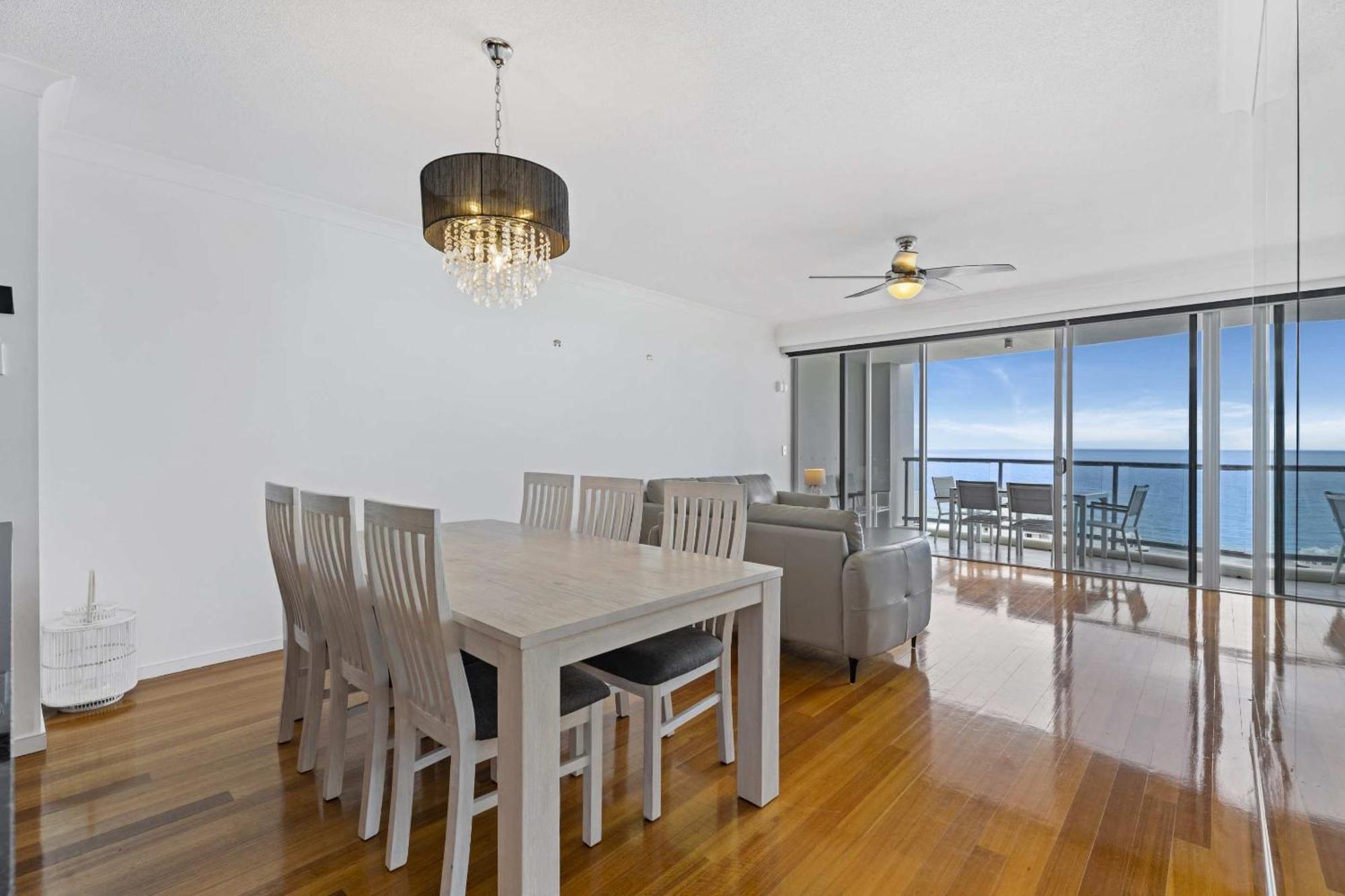 Chevron Renaissance - Hr Surfers Paradise Gold Coast